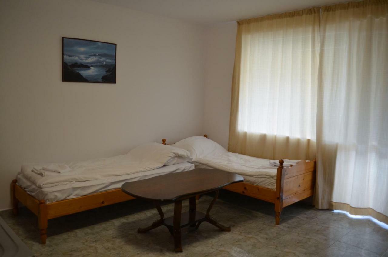 Bravo 1 Home George Napospart Kültér fotó
