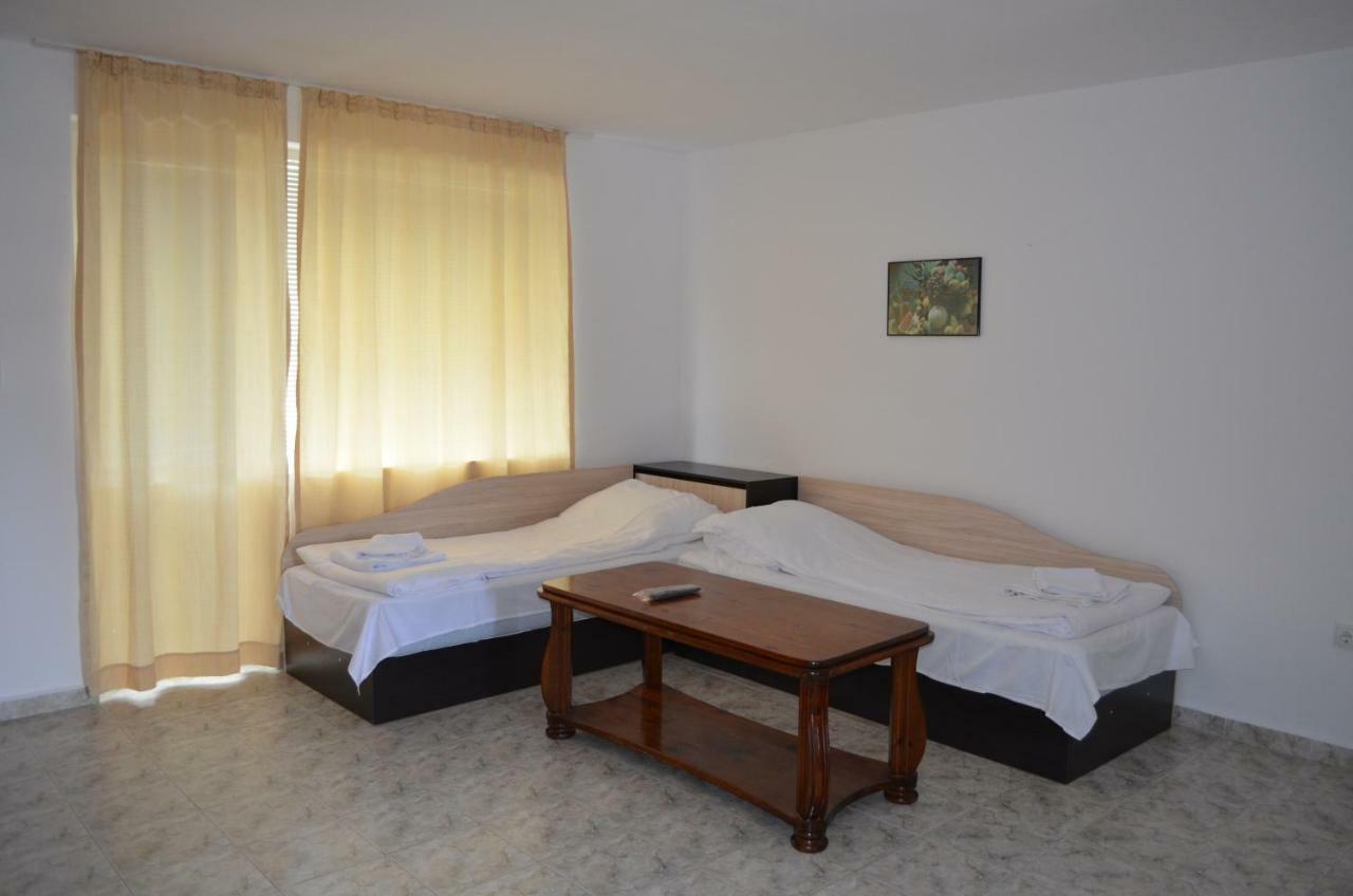 Bravo 1 Home George Napospart Kültér fotó